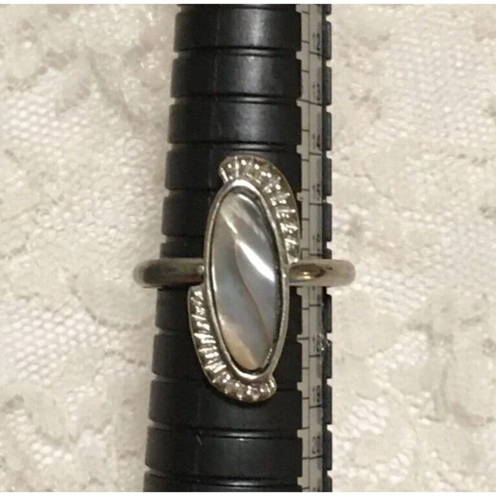 Vintage Abalone Shell Cocktail Ring Silver Tone size 7.5 70s Oval shape